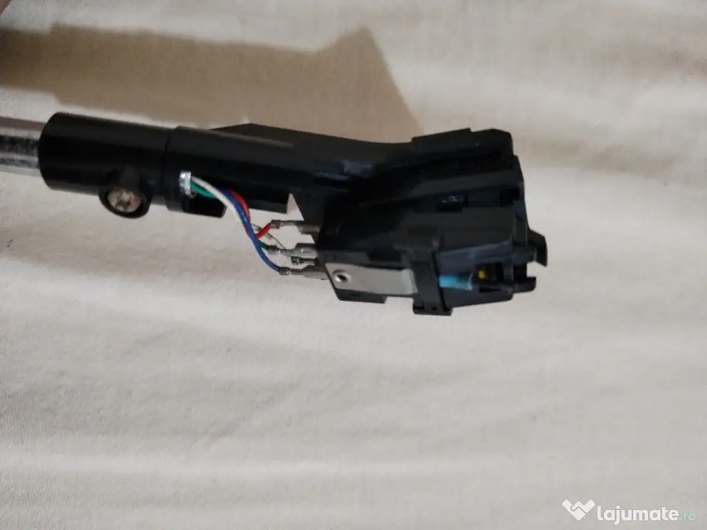 Doză cu ac și braț de pick-up 