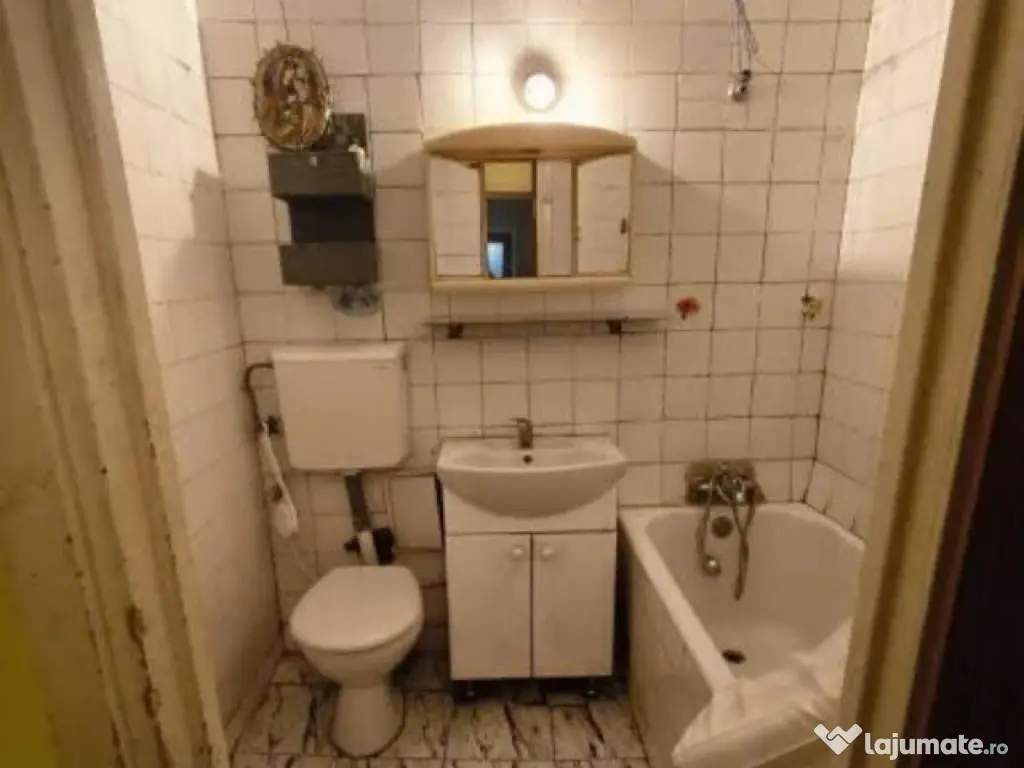 Metrou 1 Decembrie 1918, 3 cam, et. 1/4, bloc reabilitat