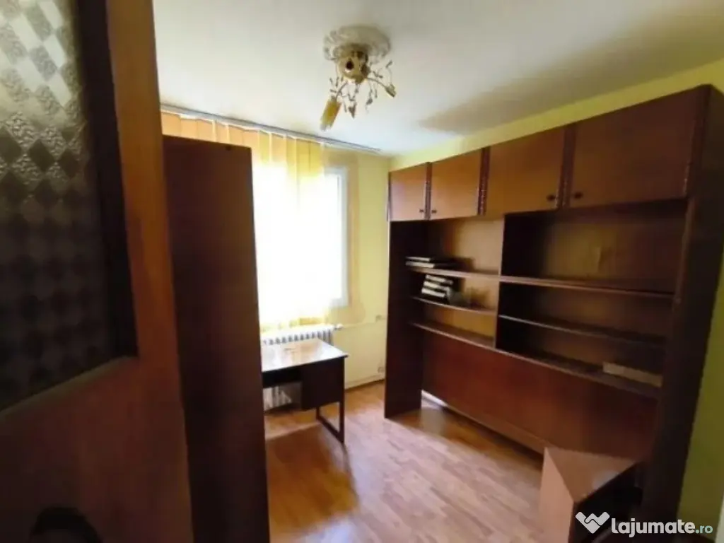 Metrou 1 Decembrie 1918, 3 cam, et. 1/4, bloc reabilitat