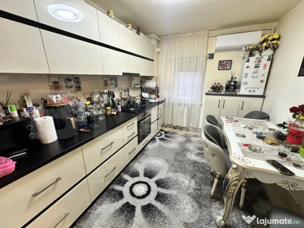 Apartament 3 camere decomandat, etaj 3/4, renovat ,zonă exc 