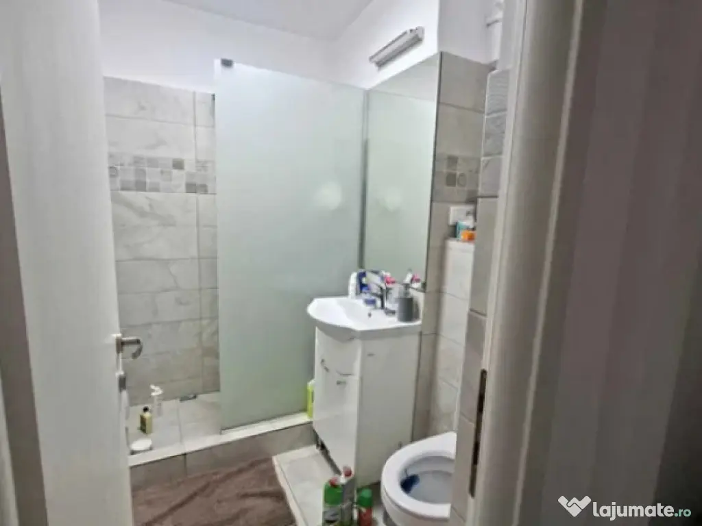 Apartament 2 camere, semidecomandat - zona Garii 