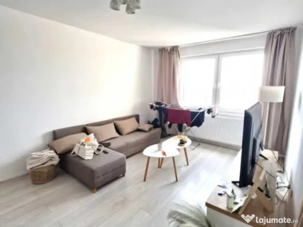 Apartament 2 camere, semidecomandat - zona Garii 