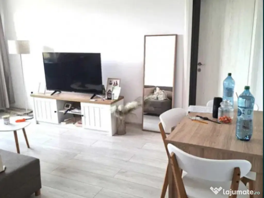 Apartament 2 camere, semidecomandat - zona Garii 