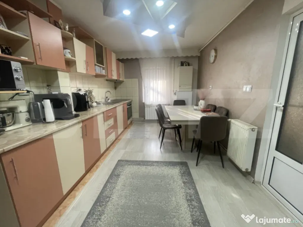 Apartament 3 camere, zona Dumbrava 