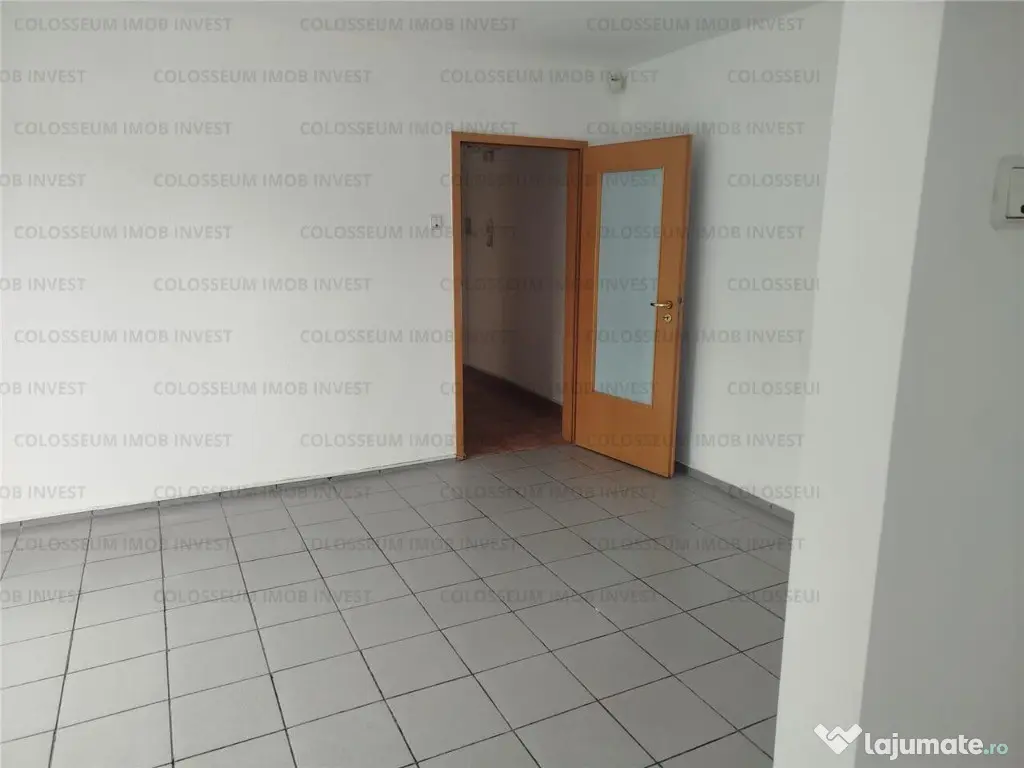 COLOSSEUM: Spatiu Comercial Intrare strada vitrina 6m stradal 