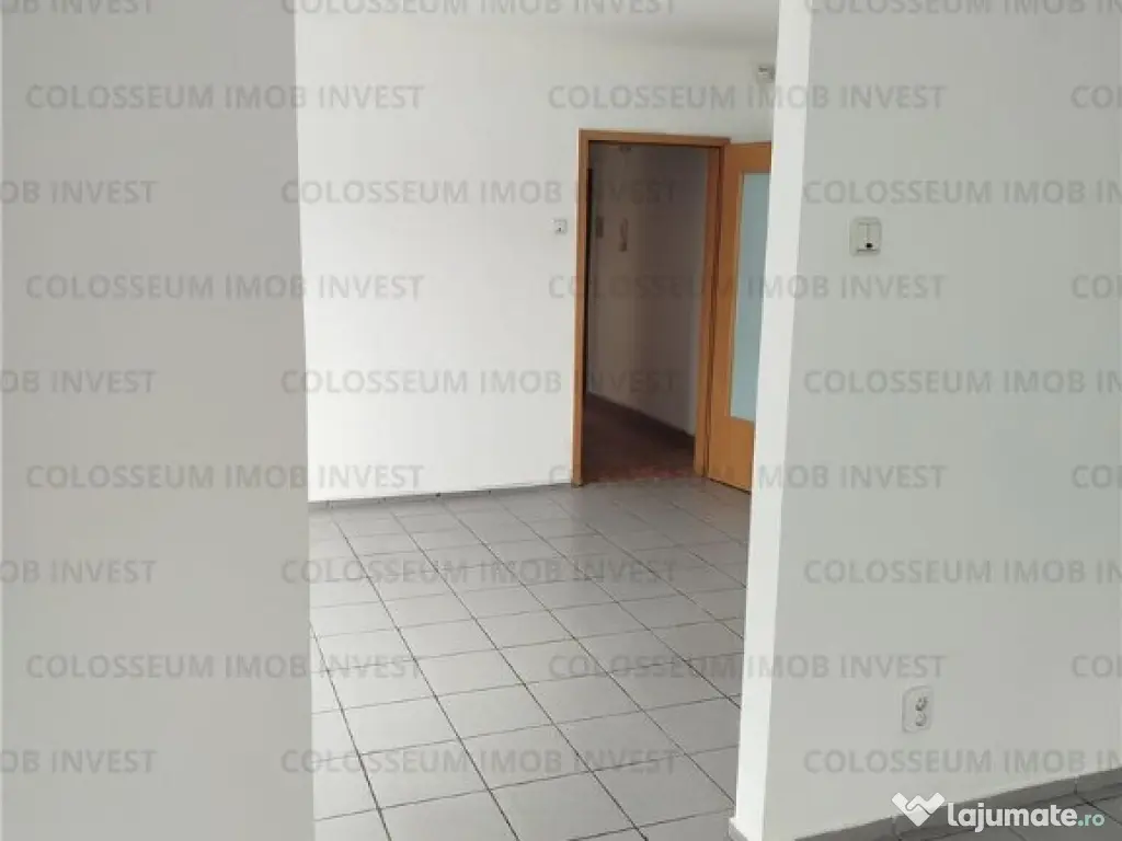 COLOSSEUM: Spatiu Comercial Intrare strada vitrina 6m stradal 