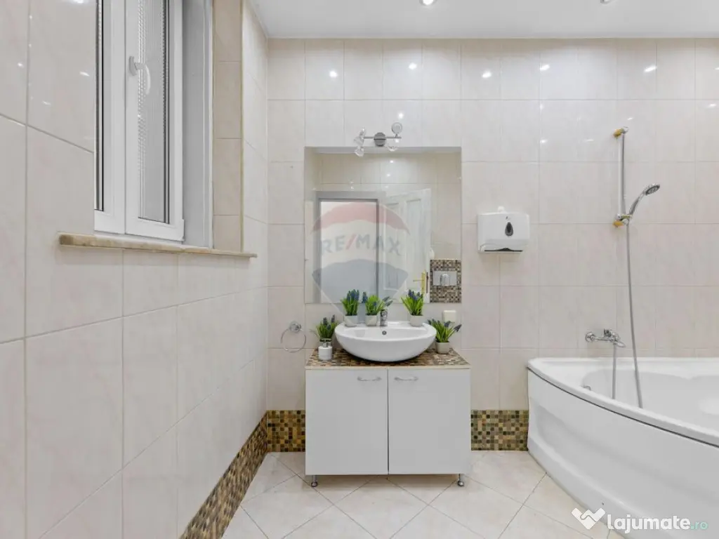 Birou ultracentral în clădire istorică (Palatul Nádasdy) 