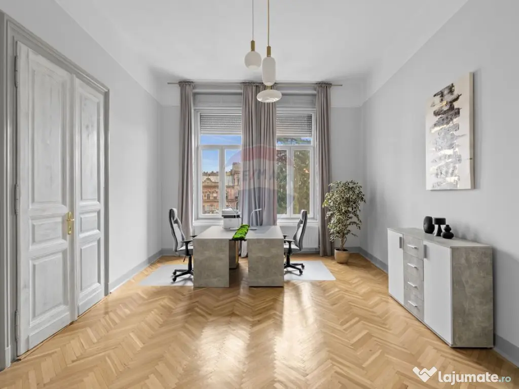 Birou ultracentral în clădire istorică (Palatul Nádasdy) 