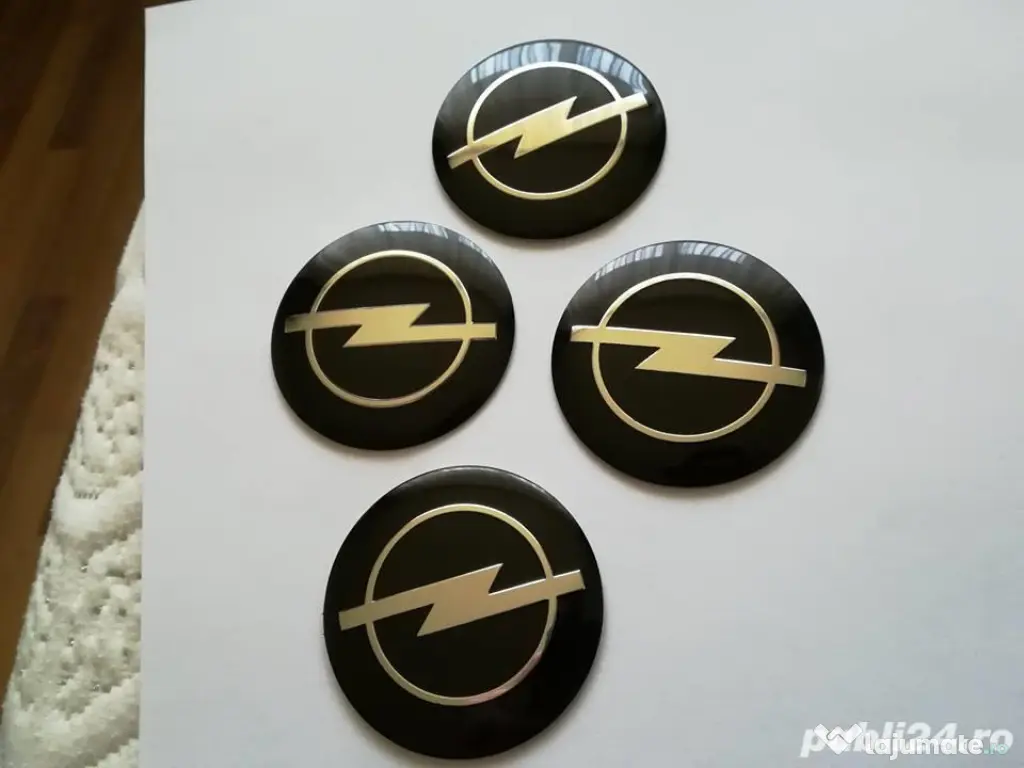 Set Capace/Embleme roți Opel diametrul 56 mm culoare pe negru 