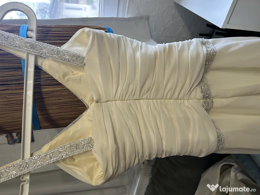 Rochie mireasa-ocazie 