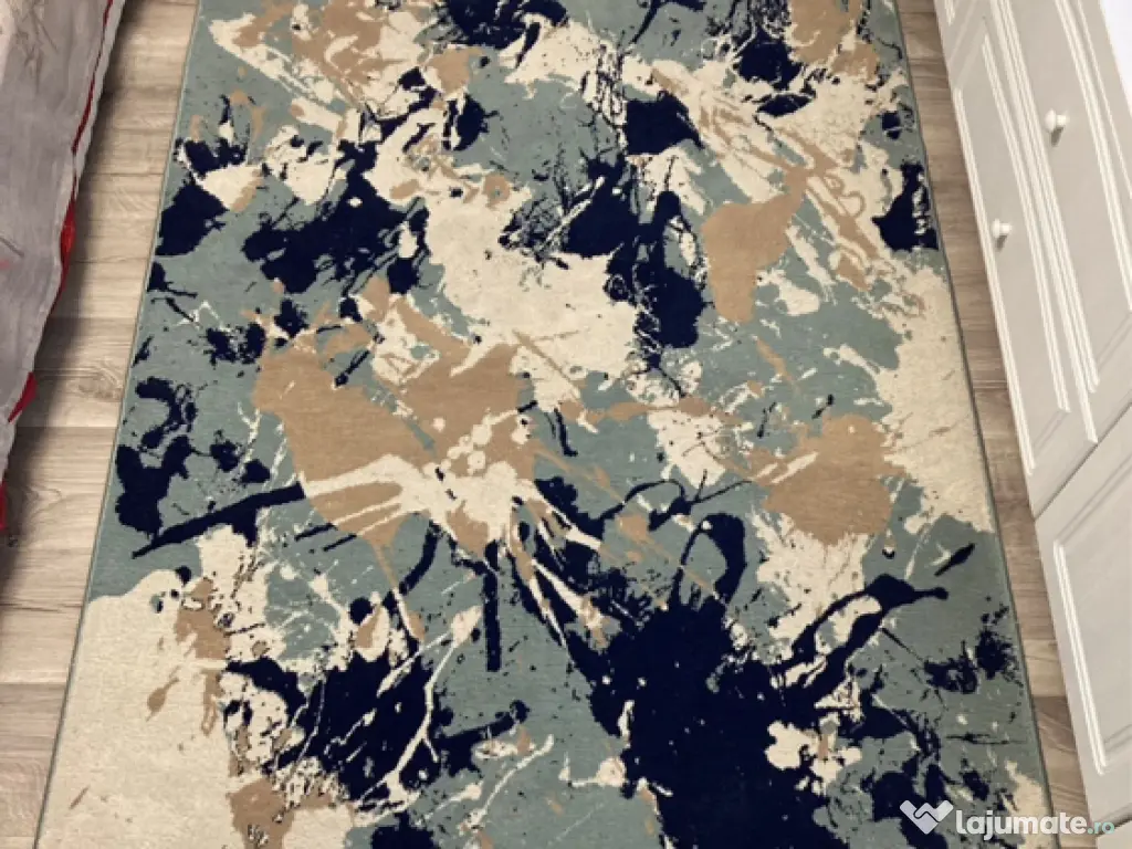 Covor 204x124, grosime 1 cm, stare perfecta. 