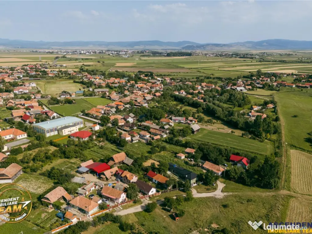 FILM! 2.000 mp teren intravilan, cu utilitati, apreciabil ar