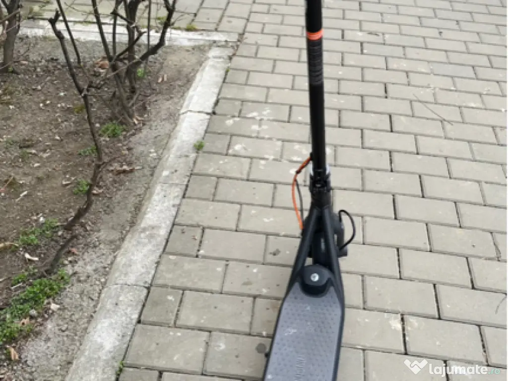 Trotineta electrica Ninebot by Segway KickScooter F40E 