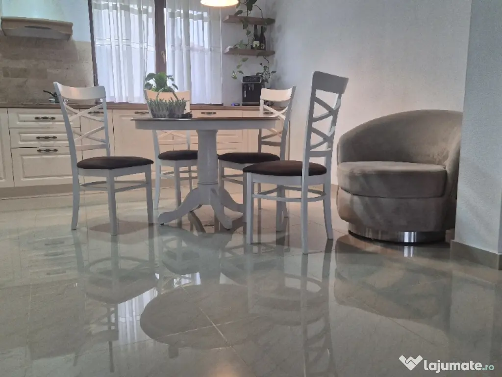 Masa rotunda cu 4 scaune Evelin pt.Living/Bucatarie lemn 