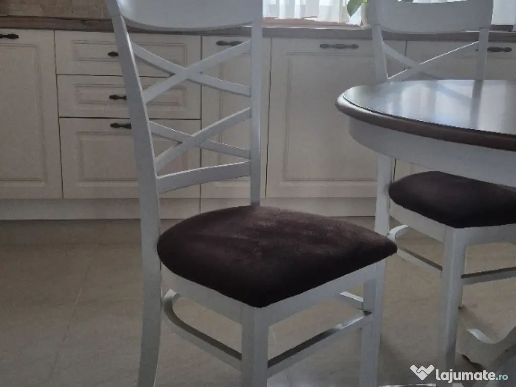 Masa rotunda cu 4 scaune Evelin pt.Living/Bucatarie lemn 