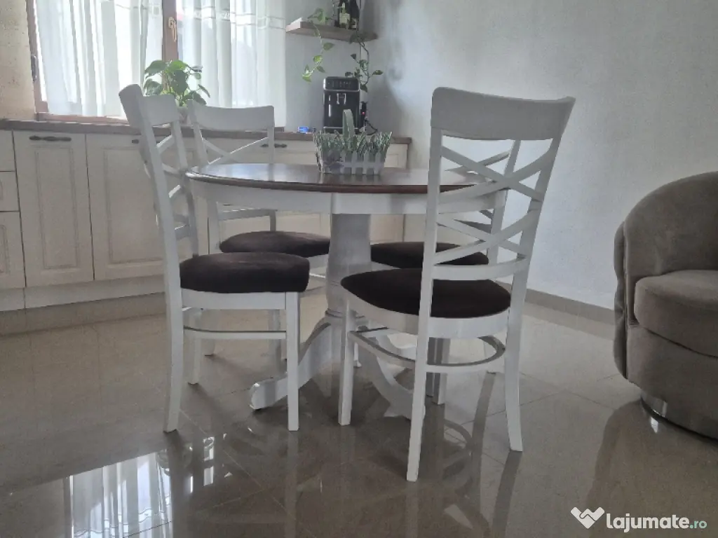 Masa rotunda cu 4 scaune Evelin pt.Living/Bucatarie lemn 