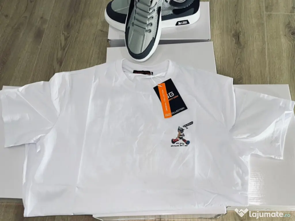 Diverse modele de haine și adidasi 