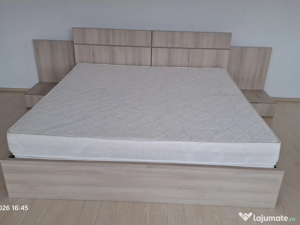 Pat 200x200 cu noptiere și ladă depozitare. 