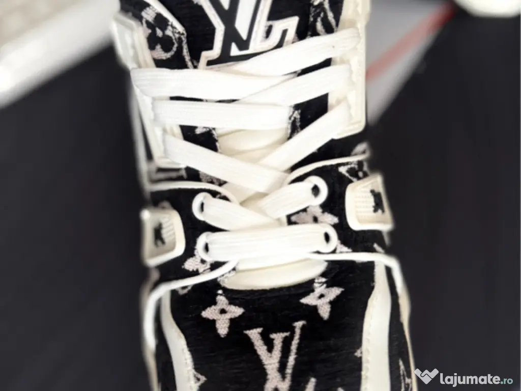 Adidasi Louis Vuitton Trainers 