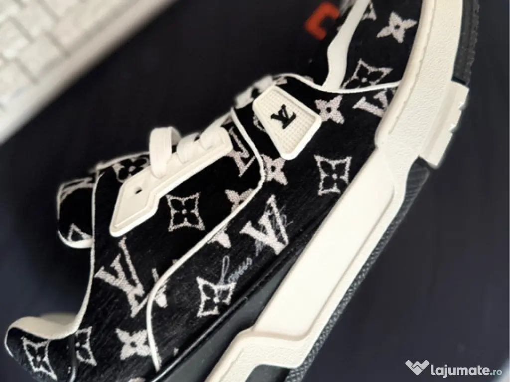 Adidasi Louis Vuitton Trainers 
