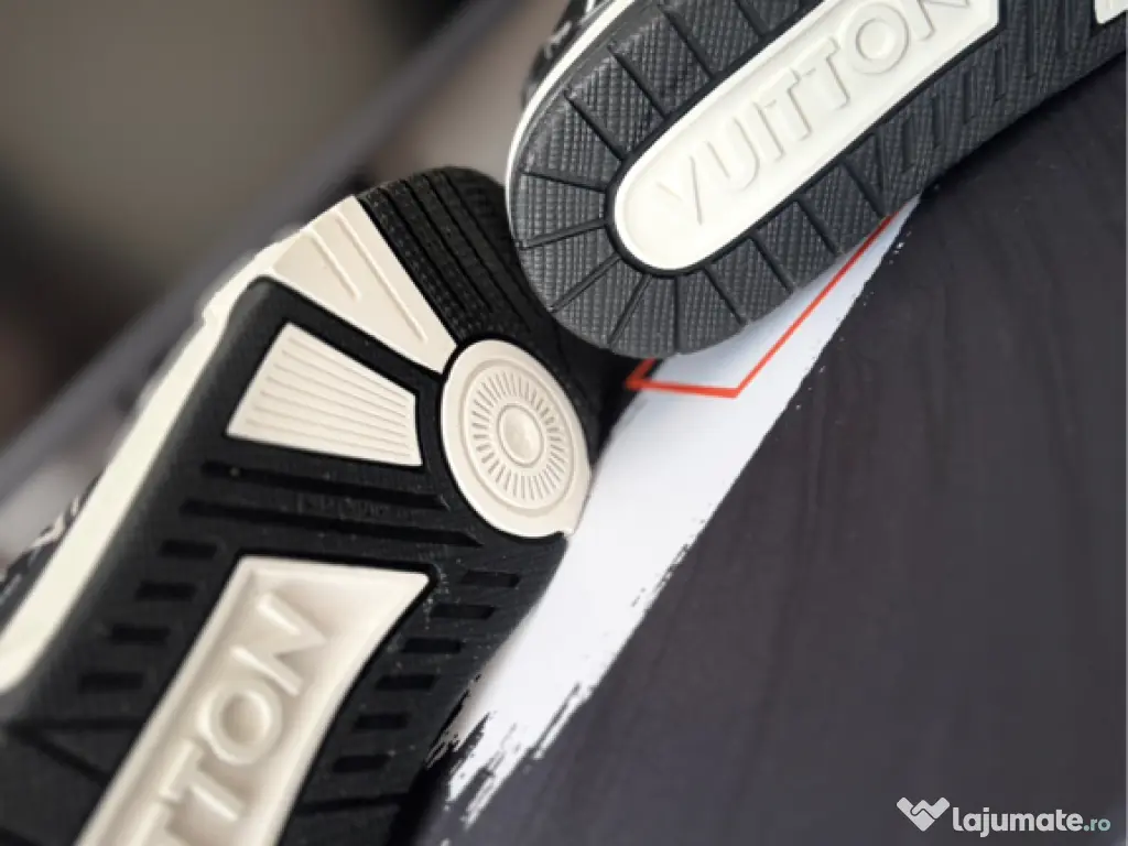 Adidasi Louis Vuitton Trainers 