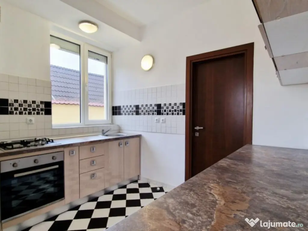 Vilă P+1+Pod, 320 mp, Teren 544 mp, Bucurestii Noi-Damaroai 