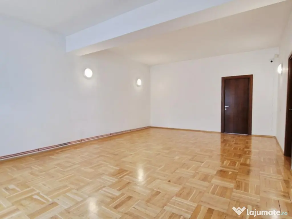 Vilă P+1+Pod, 320 mp, Teren 544 mp, Bucurestii Noi-Damaroai 