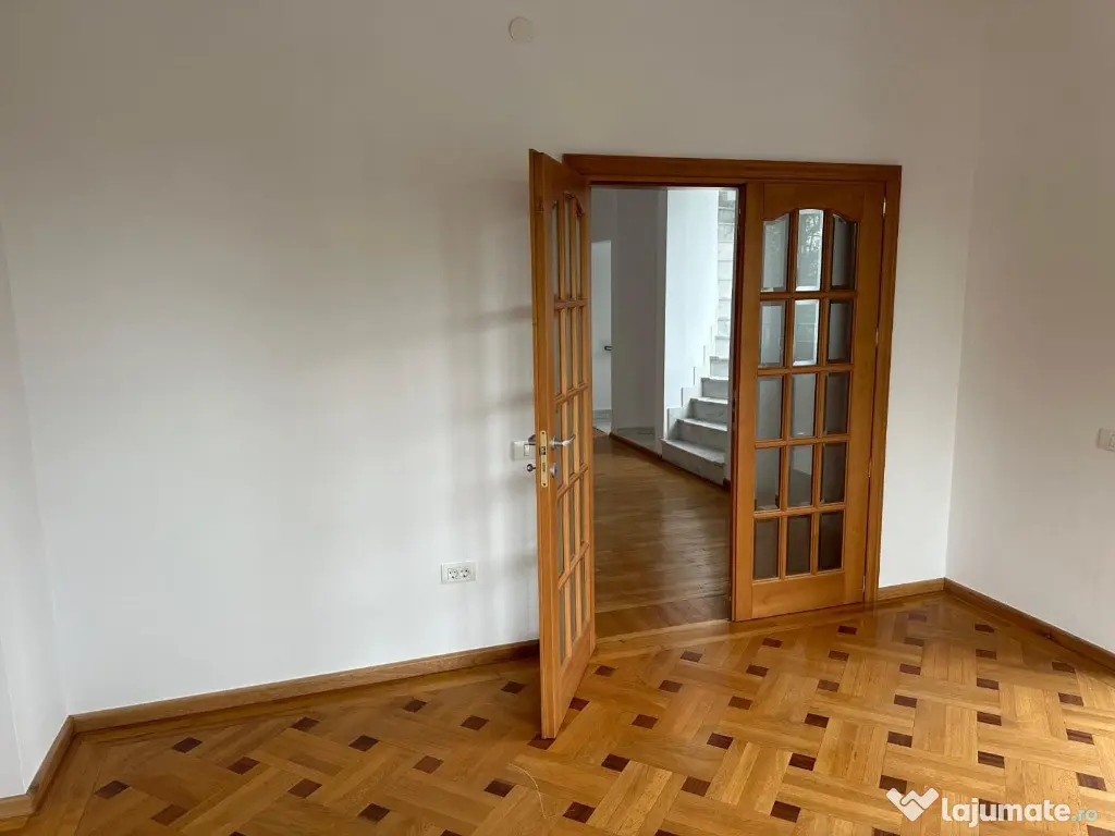Vilă renovată complet 2023 | 350 mp | curte 550 mp | Drumul Taberei 