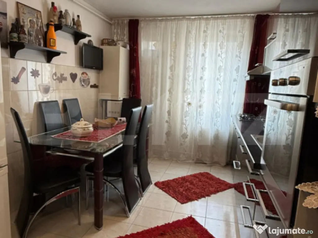 Apartament 2 camere, decomandat, boxa, etaj intermediar 
