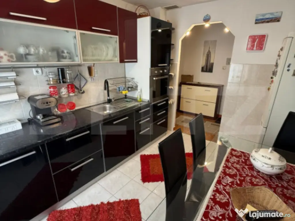 Apartament 2 camere, decomandat, boxa, etaj intermediar 