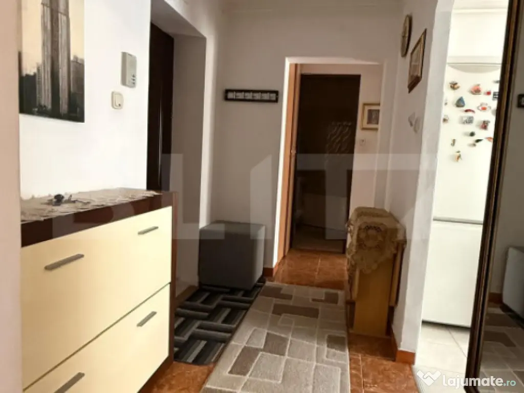 Apartament 2 camere, decomandat, boxa, etaj intermediar 