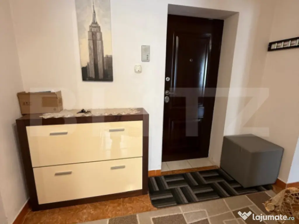 Apartament 2 camere, decomandat, boxa, etaj intermediar 