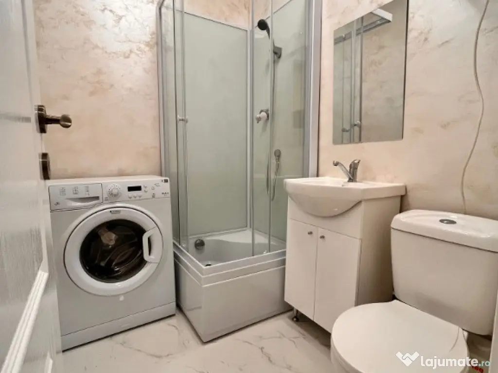 Camera de camin tip garsoniera,cu baie proprie,et2,renovata,cu chirias 