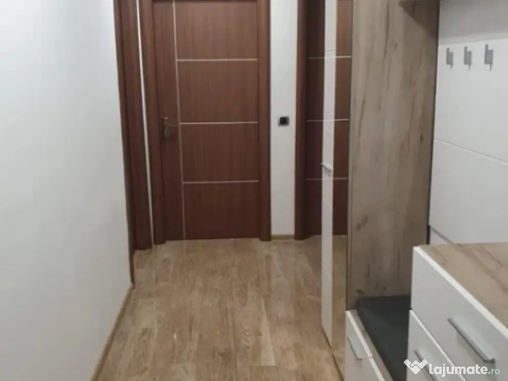 Apartament 2 camere, decomandat - zona Tractorul 