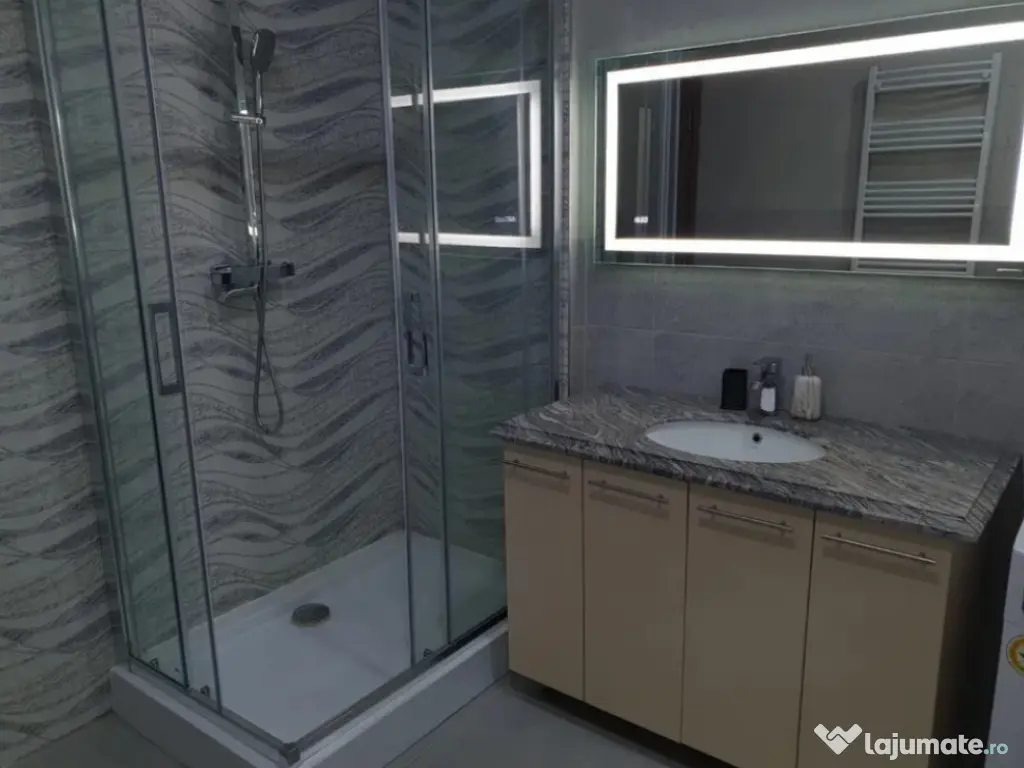 Apartament 2 camere, decomandat - zona Tractorul 