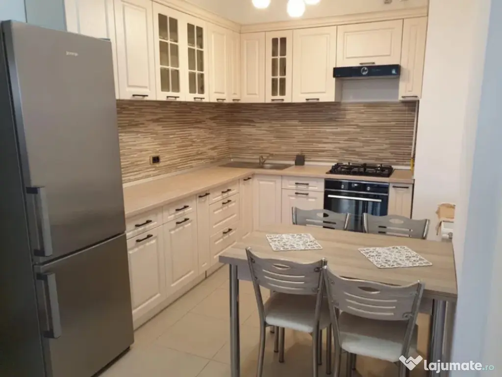 Apartament 2 camere, decomandat - zona Tractorul 