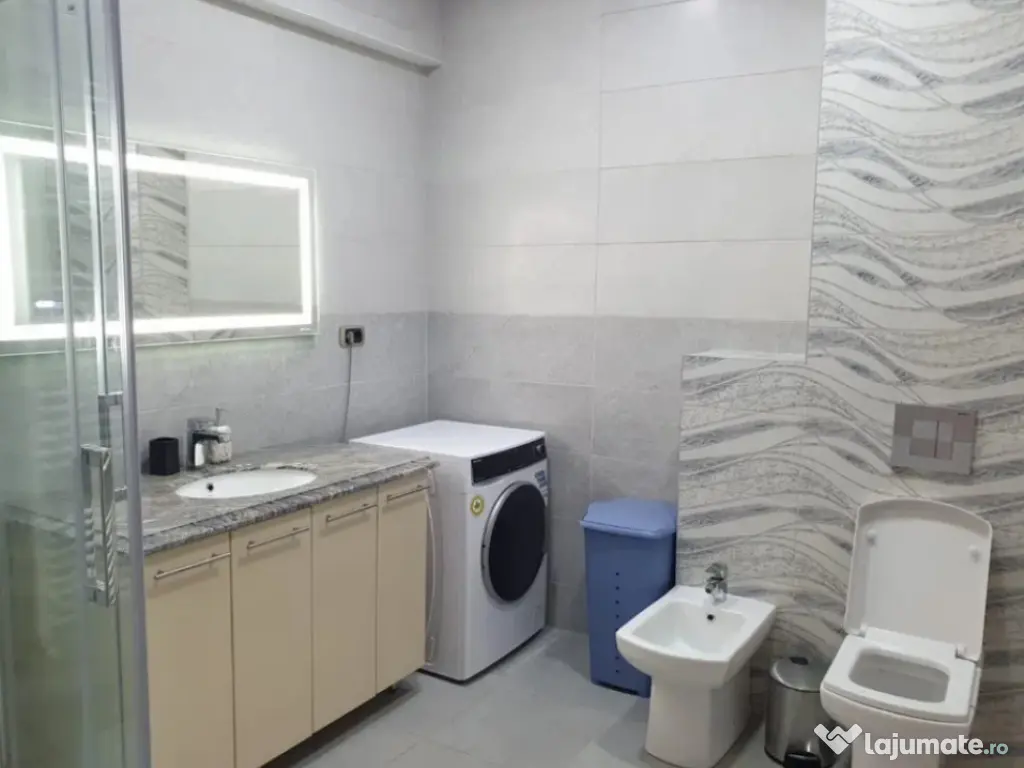 Apartament 2 camere, decomandat - zona Tractorul 