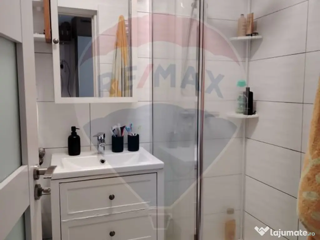 Apartament 3 camere, doua niveluri, compartimentare unica...