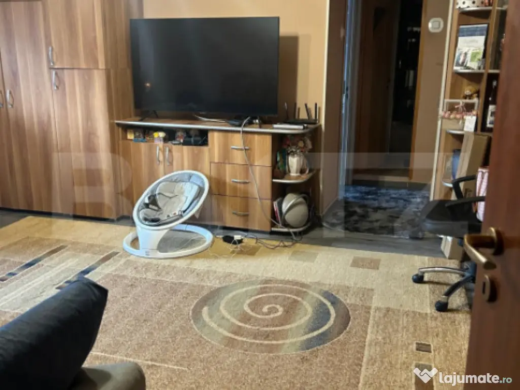 Apartament semidecomandat cu 3 camere de vanzare 