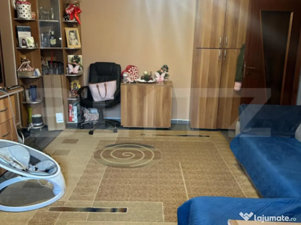 Apartament semidecomandat cu 3 camere de vanzare 