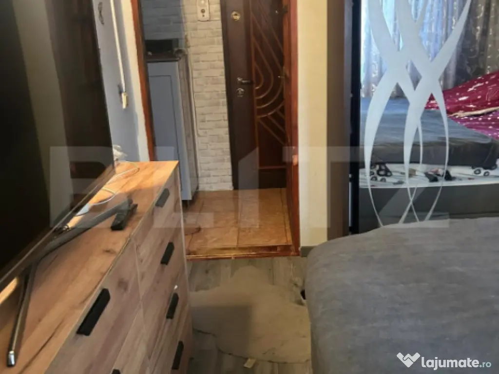 Apartament semidecomandat cu 3 camere de vanzare 