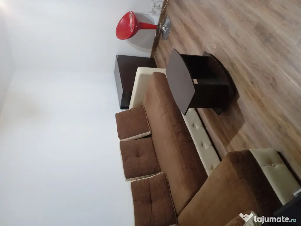 Închiriez garsoniera 