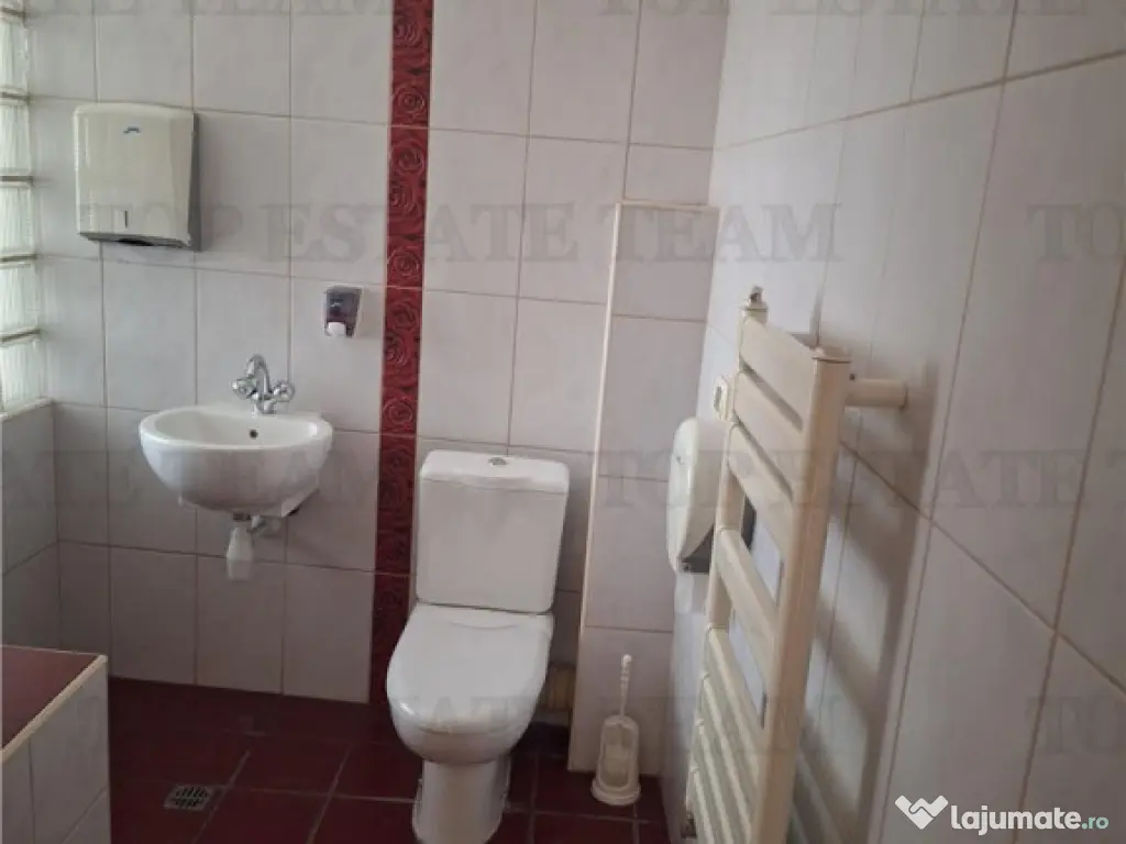 Super pret!! imobil cu 14 camere s p 4 cu 6 locuri de parcar 