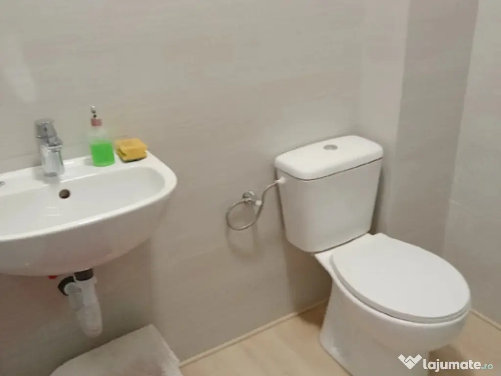 Apartament 3 camere, semidecomandat - zona Centrul Civic 