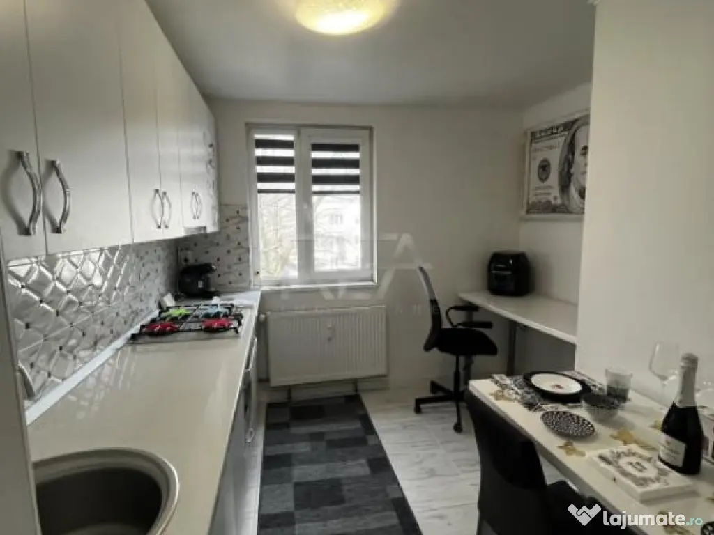 Apartament 3 camere 1 decembrie 1989 