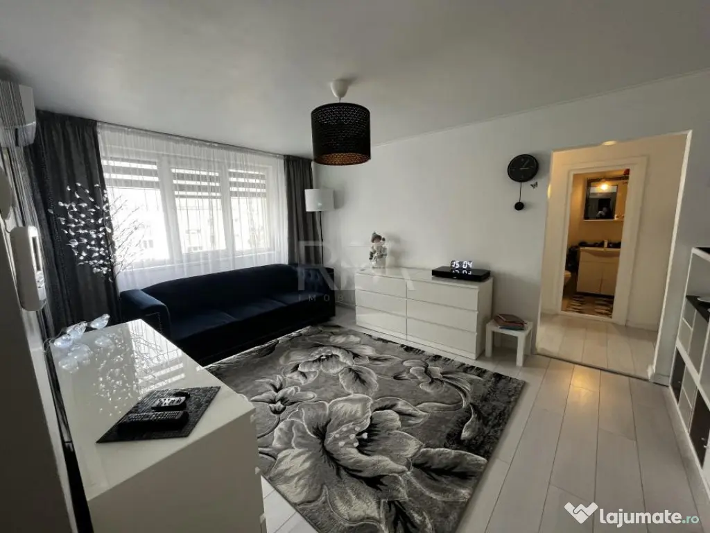 Apartament 3 camere 1 decembrie 1989 