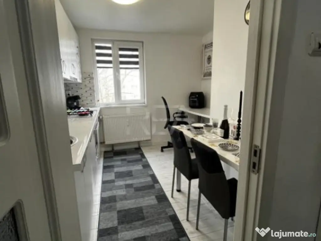 Apartament 3 camere 1 decembrie 1989 