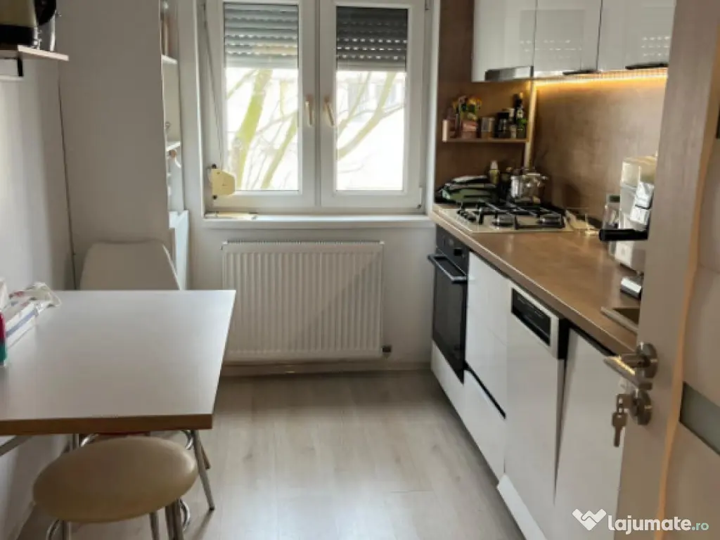 Apartament 3 camere, situat in zona Inel II