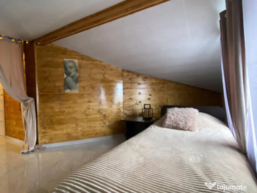 Apartament 4 camere decomandat 140mp, Mansarda, zona Consul 