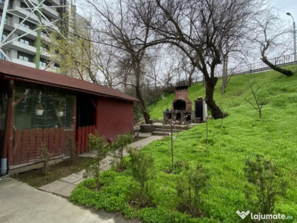 Apartament 4 camere decomandat 140mp, Mansarda, zona Consul 